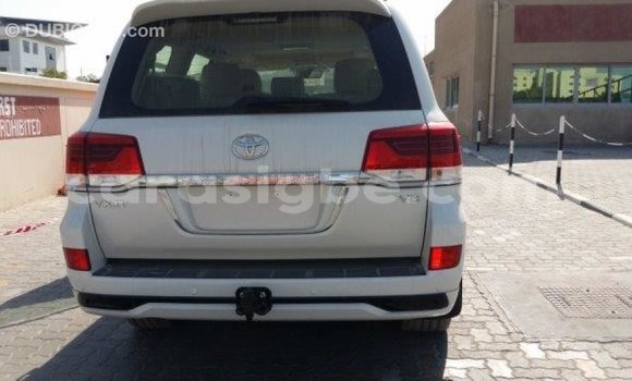 Buy Import Toyota Land Cruiser White Car in Import - Dubai in Togo Buy Import Toyota Land Cruiser White Car in Import - Dubai in Togo
