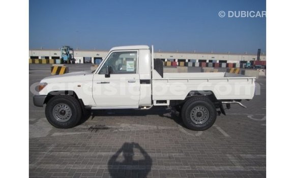 Acheter Import Voiture Toyota Land Cruiser Blanc à Import - Dubai, Togo Acheter Import Voiture Toyota Land Cruiser Blanc à Import - Dubai, Togo