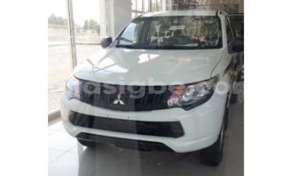 Acheter Import Voiture Mitsubishi L200 Blanc à Import - Dubai, Togo