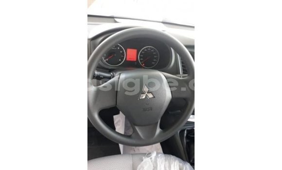 Buy Import Mitsubishi L200 White Car in Import - Dubai in Togo