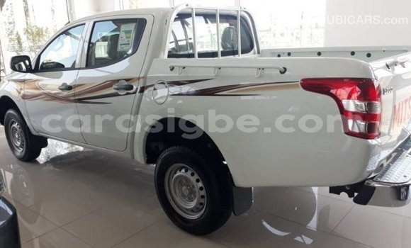 Buy Import Mitsubishi L200 White Car in Import - Dubai in Togo