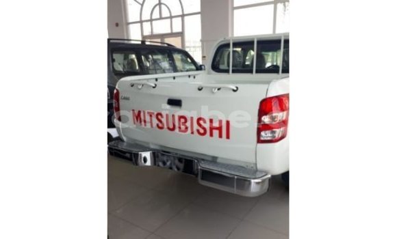 Buy Import Mitsubishi L200 White Car in Import - Dubai in Togo