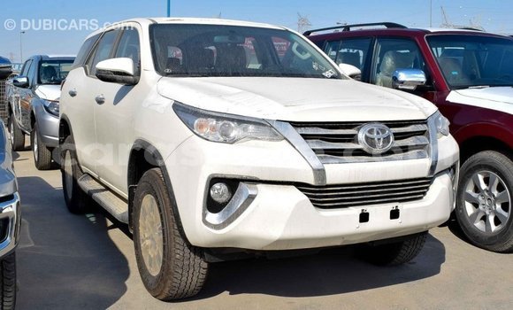 Acheter Import Voiture Toyota Fortuner Blanc à Import - Dubai, Togo