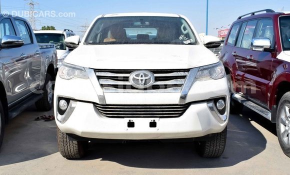 Acheter Import Voiture Toyota Fortuner Blanc à Import - Dubai, Togo Acheter Import Voiture Toyota Fortuner Blanc à Import - Dubai, Togo