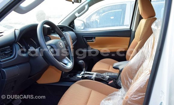 Acheter Import Voiture Toyota Fortuner Blanc à Import - Dubai, Togo Acheter Import Voiture Toyota Fortuner Blanc à Import - Dubai, Togo