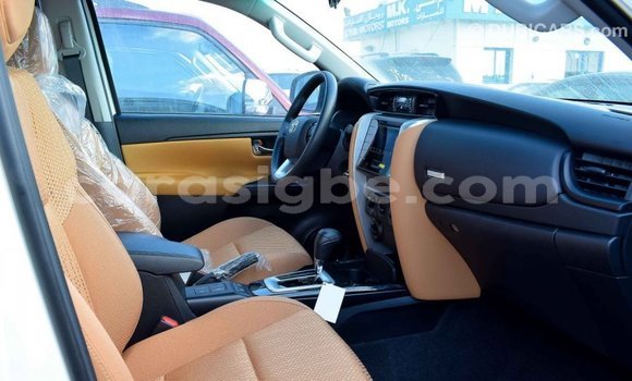 Acheter Import Voiture Toyota Fortuner Blanc à Import - Dubai, Togo Acheter Import Voiture Toyota Fortuner Blanc à Import - Dubai, Togo