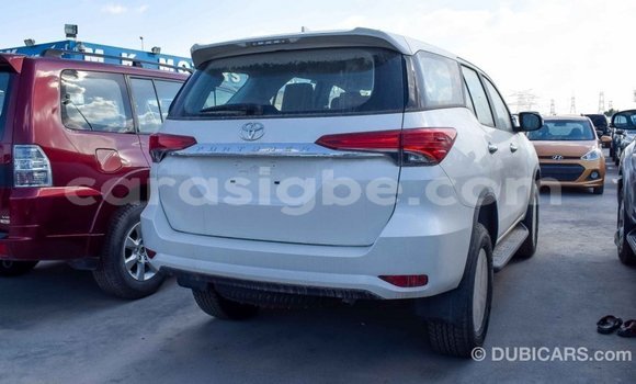 Acheter Import Voiture Toyota Fortuner Blanc à Import - Dubai, Togo Acheter Import Voiture Toyota Fortuner Blanc à Import - Dubai, Togo