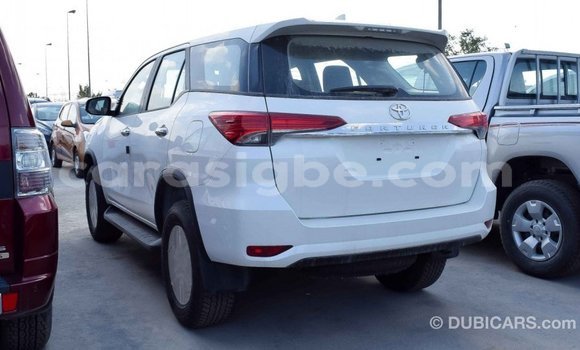 Acheter Import Voiture Toyota Fortuner Blanc à Import - Dubai, Togo Acheter Import Voiture Toyota Fortuner Blanc à Import - Dubai, Togo
