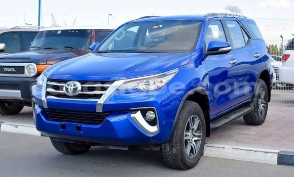 Acheter Import Voiture Toyota Fortuner Bleu à Import - Dubai, Togo Acheter Import Voiture Toyota Fortuner Bleu à Import - Dubai, Togo