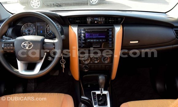 Acheter Import Voiture Toyota Fortuner Bleu à Import - Dubai, Togo Acheter Import Voiture Toyota Fortuner Bleu à Import - Dubai, Togo