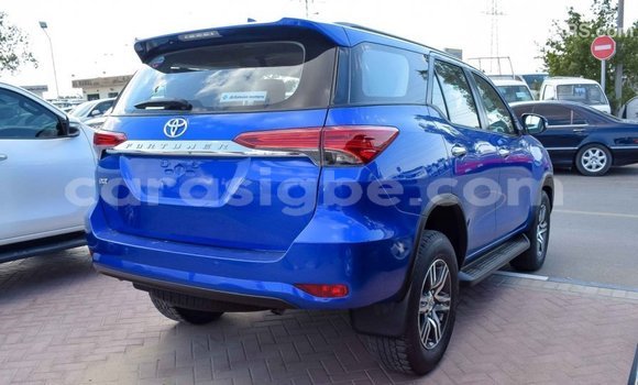 Acheter Import Voiture Toyota Fortuner Bleu à Import - Dubai, Togo Acheter Import Voiture Toyota Fortuner Bleu à Import - Dubai, Togo