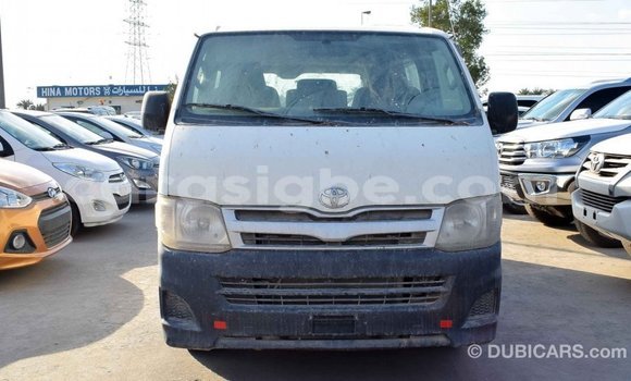 Acheter Import Voiture Toyota Hiace Blanc à Import - Dubai, Togo Acheter Import Voiture Toyota Hiace Blanc à Import - Dubai, Togo