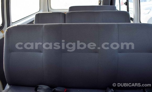 Acheter Import Voiture Toyota Hiace Blanc à Import - Dubai, Togo Acheter Import Voiture Toyota Hiace Blanc à Import - Dubai, Togo
