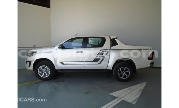 Acheter Import Voiture Toyota Hilux Blanc à Import - Dubai, Togo Acheter Import Voiture Toyota Hilux Blanc à Import - Dubai, Togo