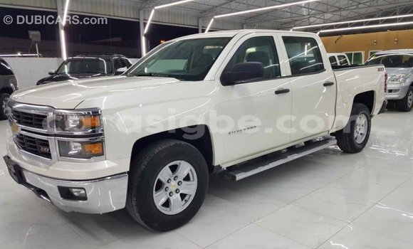 Acheter Import Voiture Chevrolet Silverado Blanc à Import - Dubai, Togo