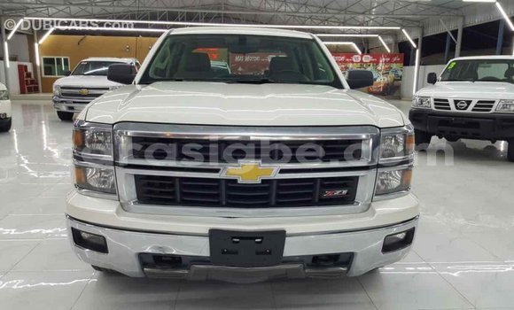 Acheter Import Voiture Chevrolet Silverado Blanc à Import - Dubai, Togo Acheter Import Voiture Chevrolet Silverado Blanc à Import - Dubai, Togo