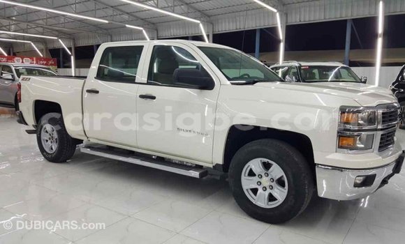 Acheter Import Voiture Chevrolet Silverado Blanc à Import - Dubai, Togo Acheter Import Voiture Chevrolet Silverado Blanc à Import - Dubai, Togo