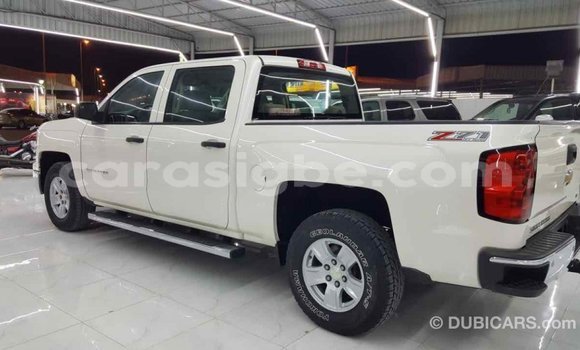 Acheter Import Voiture Chevrolet Silverado Blanc à Import - Dubai, Togo Acheter Import Voiture Chevrolet Silverado Blanc à Import - Dubai, Togo