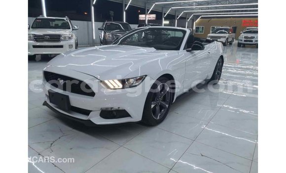 Acheter Import Voiture Ford Mustang Blanc à Import - Dubai, Togo Acheter Import Voiture Ford Mustang Blanc à Import - Dubai, Togo