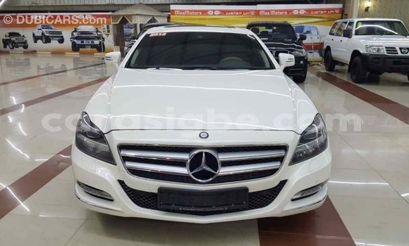 Acheter Import Voiture Mercedes‒Benz 190 (W201) Blanc à Import - Dubai, Togo Acheter Import Voiture Mercedes‒Benz 190 (W201) Blanc à Import - Dubai, Togo