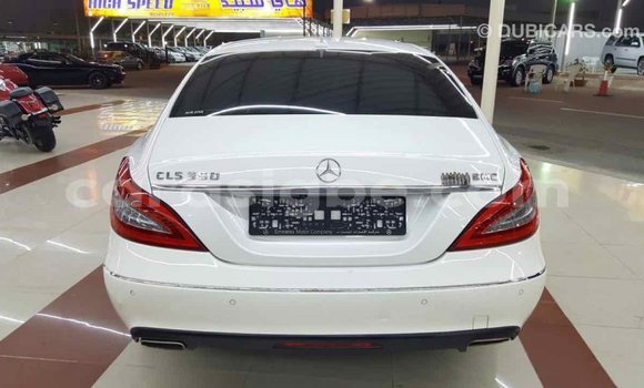 Acheter Import Voiture Mercedes‒Benz 190 (W201) Blanc à Import - Dubai, Togo Acheter Import Voiture Mercedes‒Benz 190 (W201) Blanc à Import - Dubai, Togo