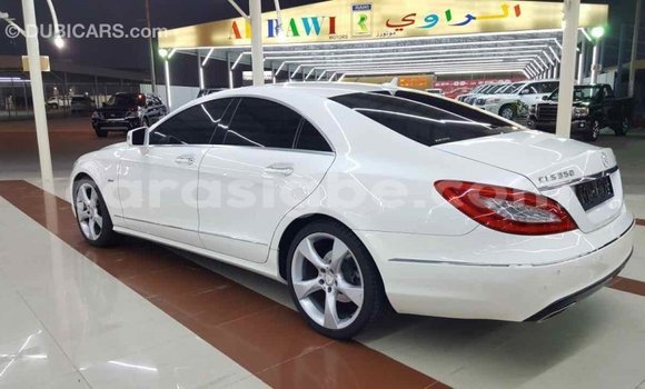 Acheter Import Voiture Mercedes‒Benz 190 (W201) Blanc à Import - Dubai, Togo Acheter Import Voiture Mercedes‒Benz 190 (W201) Blanc à Import - Dubai, Togo