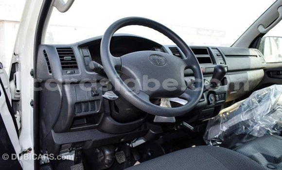 Acheter Import Voiture Toyota Hiace Blanc à Import - Dubai, Togo Acheter Import Voiture Toyota Hiace Blanc à Import - Dubai, Togo