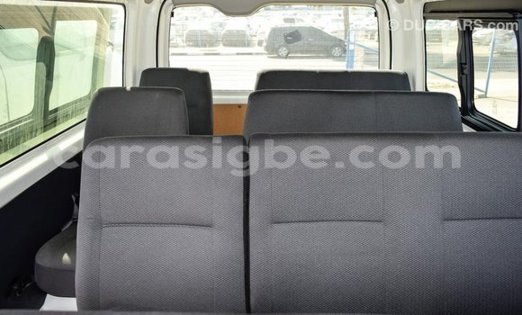 Acheter Import Voiture Toyota Hiace Blanc à Import - Dubai, Togo
