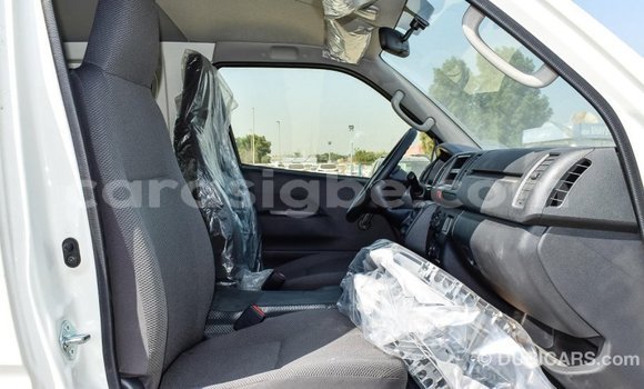 Acheter Import Voiture Toyota Hiace Blanc à Import - Dubai, Togo