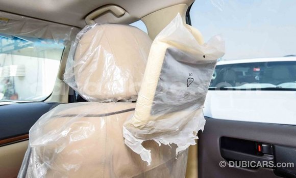 Acheter Import Voiture Toyota Land Cruiser Blanc à Import - Dubai, Togo Acheter Import Voiture Toyota Land Cruiser Blanc à Import - Dubai, Togo