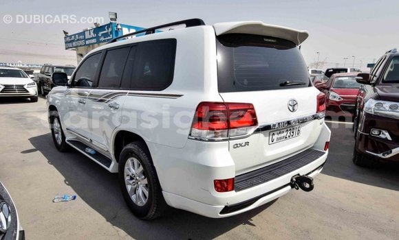 Acheter Import Voiture Toyota Land Cruiser Blanc à Import - Dubai, Togo Acheter Import Voiture Toyota Land Cruiser Blanc à Import - Dubai, Togo
