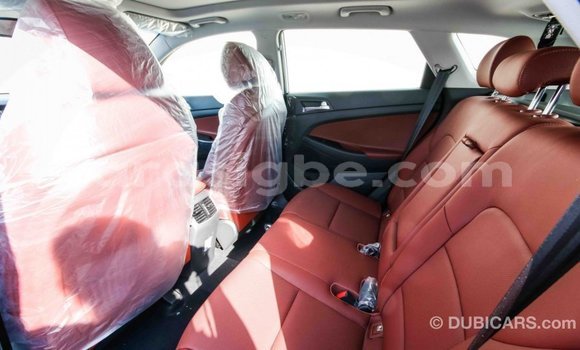 Acheter Import Voiture Hyundai Tucson Blanc à Import - Dubai, Togo Acheter Import Voiture Hyundai Tucson Blanc à Import - Dubai, Togo