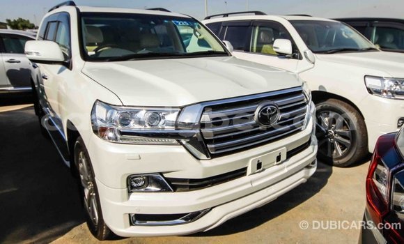 Acheter Import Voiture Toyota Land Cruiser Blanc à Import - Dubai, Togo Acheter Import Voiture Toyota Land Cruiser Blanc à Import - Dubai, Togo