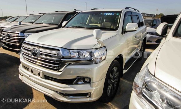 Acheter Import Voiture Toyota Land Cruiser Blanc à Import - Dubai, Togo Acheter Import Voiture Toyota Land Cruiser Blanc à Import - Dubai, Togo