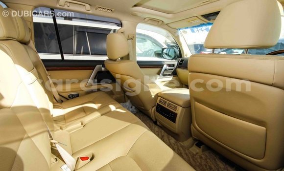 Acheter Import Voiture Toyota Land Cruiser Blanc à Import - Dubai, Togo Acheter Import Voiture Toyota Land Cruiser Blanc à Import - Dubai, Togo