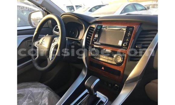 Buy Import Mitsubishi Montero Black Car in Import - Dubai in Togo