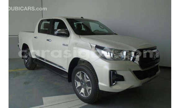Acheter Import Voiture Toyota Hilux Blanc à Import - Dubai, Togo