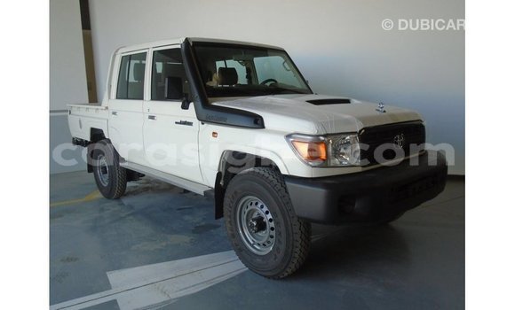 Acheter Import Voiture Toyota Land Cruiser Blanc à Import - Dubai, Togo