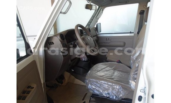 Buy Import Toyota Land Cruiser White Car in Import - Dubai in Togo Buy Import Toyota Land Cruiser White Car in Import - Dubai in Togo