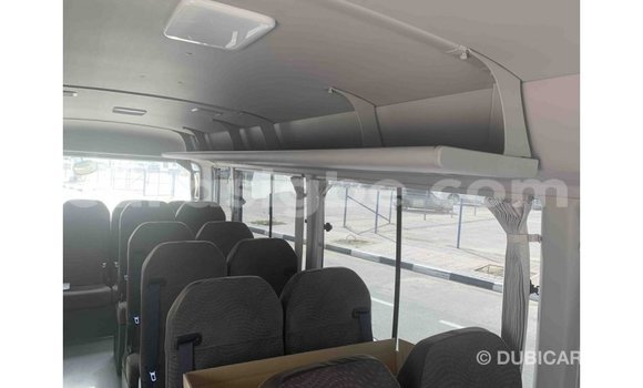 Acheter Import Voiture Toyota Coaster Blanc à Import - Dubai, Togo Acheter Import Voiture Toyota Coaster Blanc à Import - Dubai, Togo