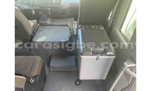 Acheter Import Voiture Toyota Coaster Blanc à Import - Dubai, Togo Acheter Import Voiture Toyota Coaster Blanc à Import - Dubai, Togo