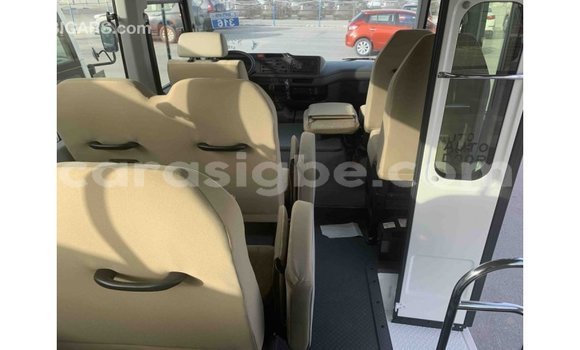 Acheter Import Voiture Toyota Coaster Blanc à Import - Dubai, Togo Acheter Import Voiture Toyota Coaster Blanc à Import - Dubai, Togo