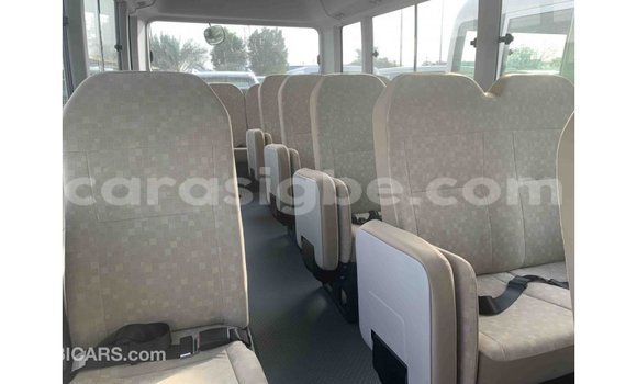 Acheter Import Voiture Toyota Coaster Blanc à Import - Dubai, Togo Acheter Import Voiture Toyota Coaster Blanc à Import - Dubai, Togo