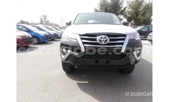 Acheter Import Voiture Toyota Fortuner Noir à Import - Dubai, Togo Acheter Import Voiture Toyota Fortuner Noir à Import - Dubai, Togo