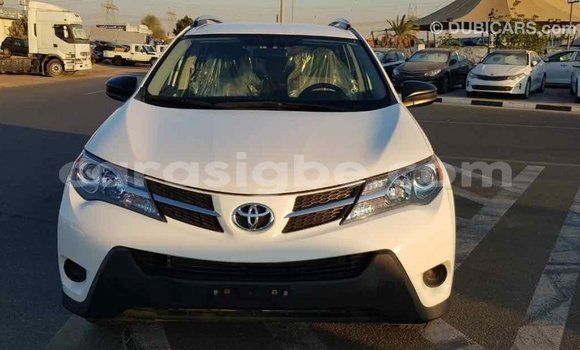 Acheter Import Voiture Toyota RAV4 Blanc à Import - Dubai, Togo Acheter Import Voiture Toyota RAV4 Blanc à Import - Dubai, Togo