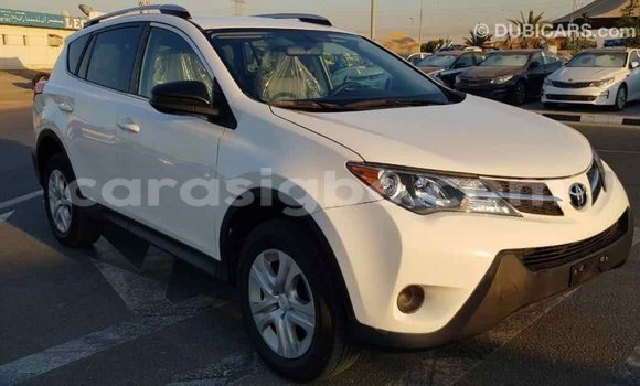 Acheter Import Voiture Toyota RAV4 Blanc à Import - Dubai, Togo Acheter Import Voiture Toyota RAV4 Blanc à Import - Dubai, Togo