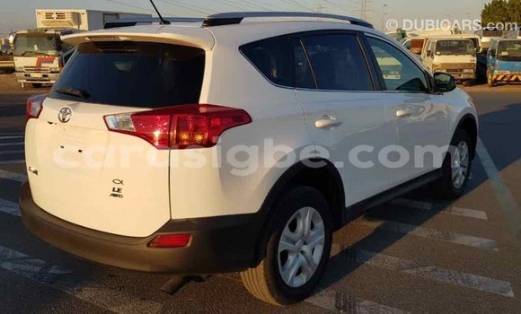 Acheter Import Voiture Toyota RAV4 Blanc à Import - Dubai, Togo Acheter Import Voiture Toyota RAV4 Blanc à Import - Dubai, Togo