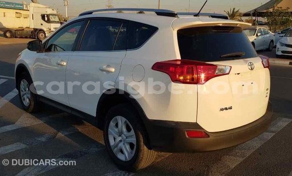 Acheter Import Voiture Toyota RAV4 Blanc à Import - Dubai, Togo Acheter Import Voiture Toyota RAV4 Blanc à Import - Dubai, Togo