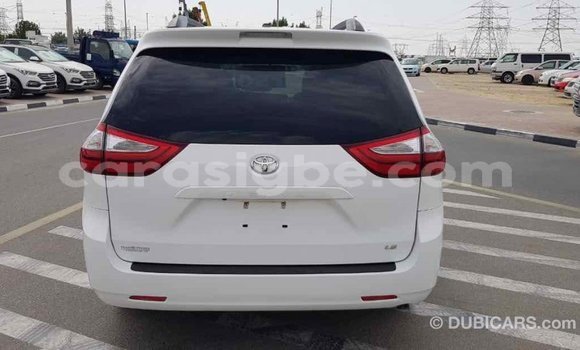 Acheter Import Voiture Toyota Sienna Blanc à Import - Dubai, Togo Acheter Import Voiture Toyota Sienna Blanc à Import - Dubai, Togo