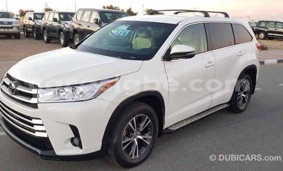 Acheter Import Voiture Toyota Highlander Blanc à Import - Dubai, Togo Acheter Import Voiture Toyota Highlander Blanc à Import - Dubai, Togo